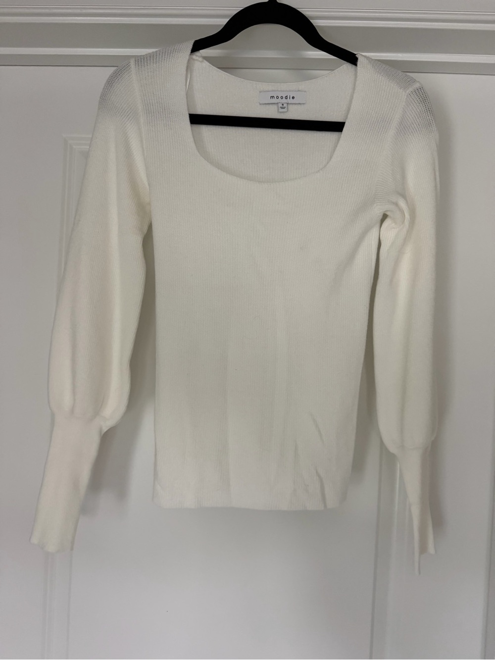 moodie Cream Scoop Neck Ribbed Pullover with Balloon Sleeves